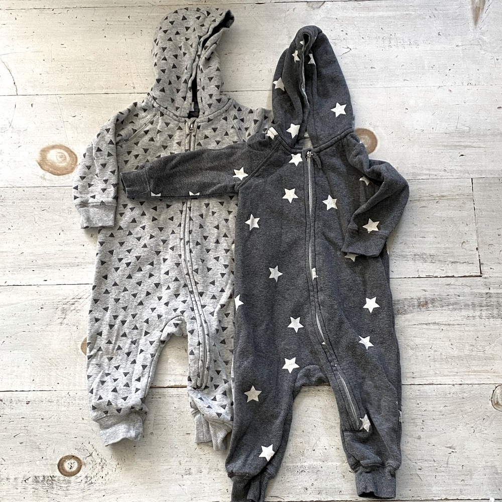 ⚡️3 for $15!! H&M grey zip up bodysuits 6-9mos